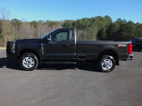 Used 2025 Ford F350 XLT image 6