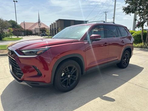 Used 2025 Toyota Grand Highlander AWD image 1