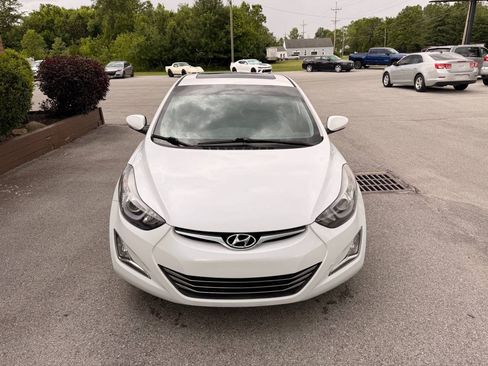 Used 2016 Hyundai Elantra Limited w/ Option Group 04 FWD image 3