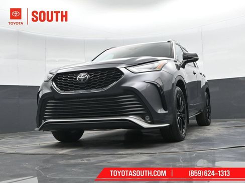 Used 2023 Toyota Highlander XSE AWD/4WD image 45