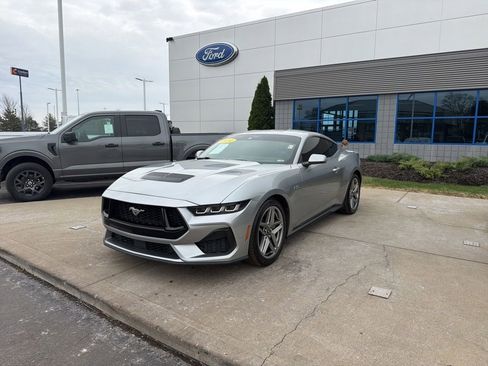 Used 2024 Ford Mustang GT Premium image 9
