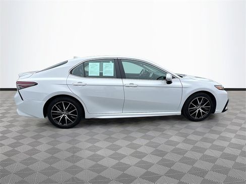 Used 2024 Toyota Camry SE image 8