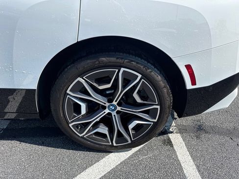 Used 2024 BMW iX xDrive50 w/ Premium Package AWD/4WD image 6