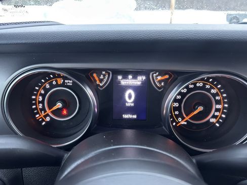 Used 2023 Jeep Gladiator Sport image 15