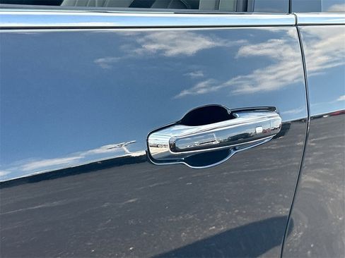 New 2026 Buick Enclave Avenir image 13