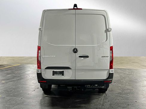 Used 2025 Mercedes-Benz Sprinter 2500 image 4