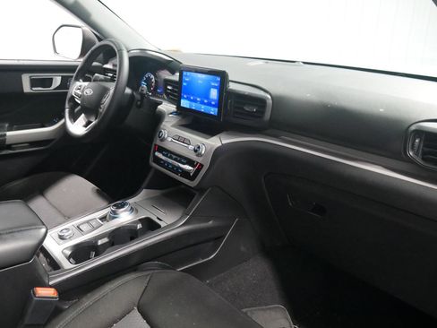 Certified 2023 Ford Explorer XLT w/ Class IV Trailer Tow Package image 15