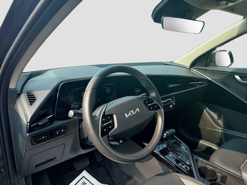 Certified 2025 Kia Niro EX FWD image 12