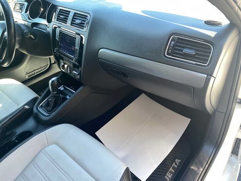 Used 2016 Volkswagen Jetta Sport FWD image 24