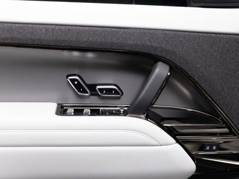 Used 2023 Land Rover Range Rover Sport SE AWD/4WD image 36
