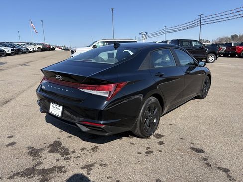 Used 2023 Hyundai Elantra SEL image 5