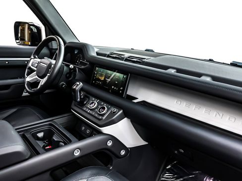 Used 2024 Land Rover Defender 110 X-Dynamic SE image 16