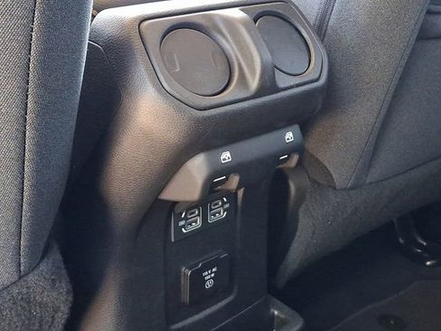 Used 2025 Jeep Wrangler Unlimited Sahara AWD/4WD image 20