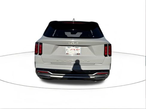 Used 2022 Kia Sorento EX w/ Panoramic Sunroof Package image 4