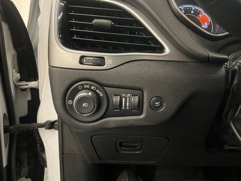 Used 2019 Jeep Cherokee Limited AWD/4WD image 14