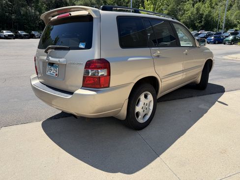 Used 2004 Toyota Highlander 4WD V6 image 3