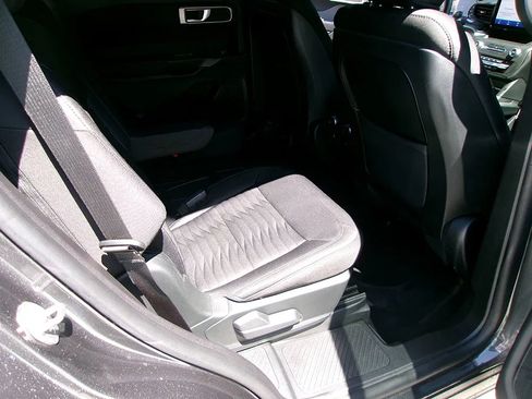 Used 2020 Ford Explorer XLT AWD/4WD image 16