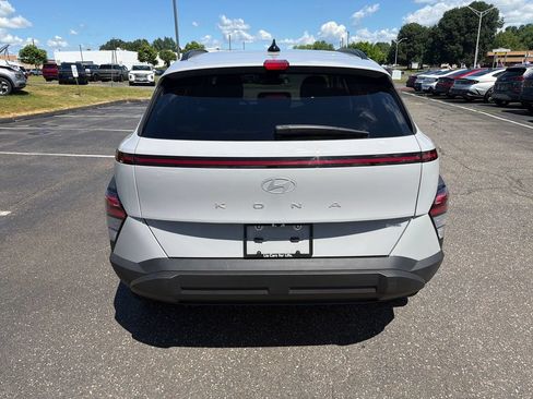 Used 2025 Hyundai Kona SEL AWD/4WD image 4