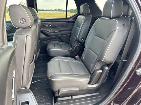 Used 2023 Chevrolet Traverse Premier FWD image 22