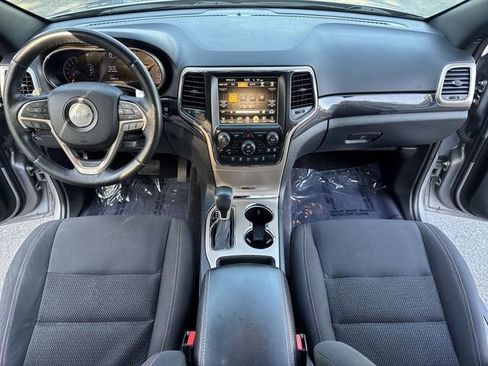 Used 2017 Jeep Grand Cherokee Laredo image 9