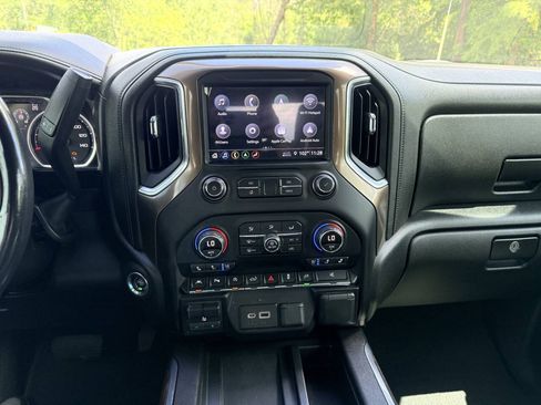 Used 2019 Chevrolet Silverado 1500 High Country w/ Technology Package AWD/4WD image 21