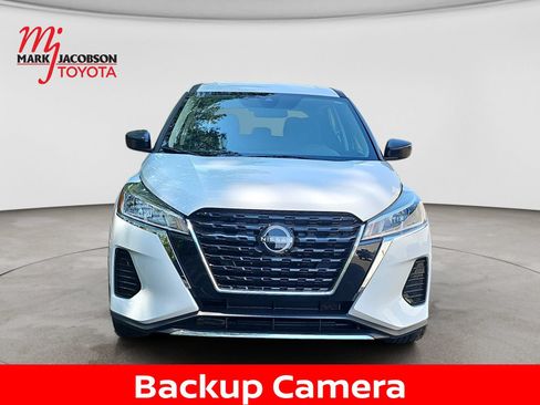 Used 2025 Nissan Kicks Play S FWD image 3