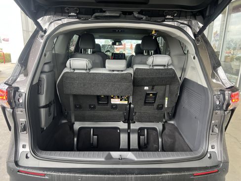 Certified 2024 Toyota Sienna XLE image 17