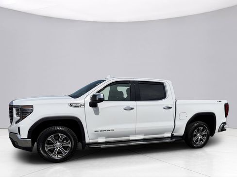 Used 2022 GMC Sierra 1500 SLT w/ SLT Convenience Package AWD/4WD image 8