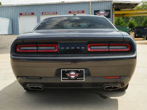 Used 2017 Dodge Challenger SXT RWD image 18