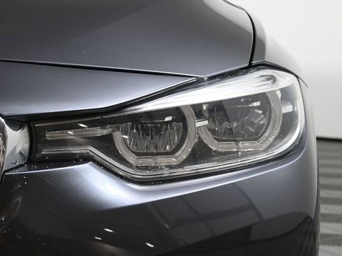 Used 2018 BMW 320i xDrive Sedan w/ Convenience Package image 11