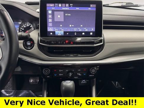 Used 2022 Jeep Compass Limited image 9