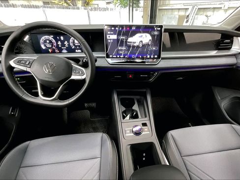 New 2026 Volkswagen Tiguan SE image 7