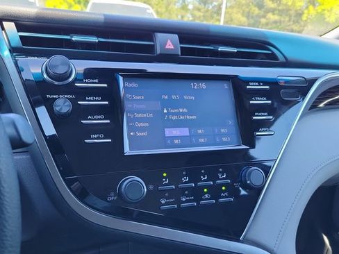 Used 2018 Toyota Camry LE FWD image 18