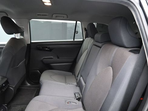 Certified 2023 Toyota Highlander LE FWD image 21