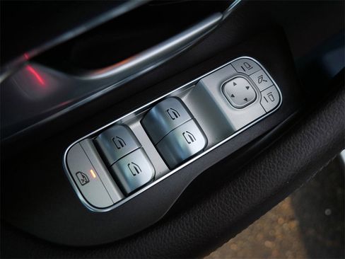 Used 2021 Mercedes-Benz GLS 450 4MATIC image 13