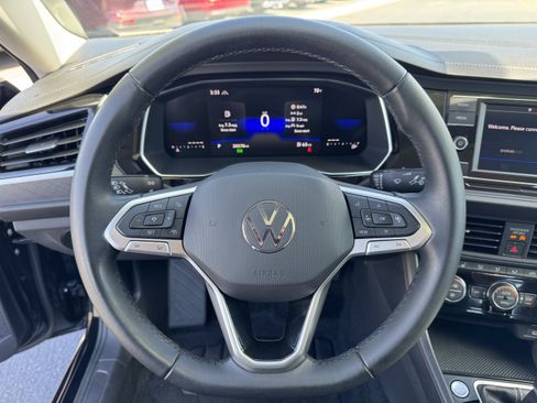 Used 2024 Volkswagen Jetta SE FWD image 17