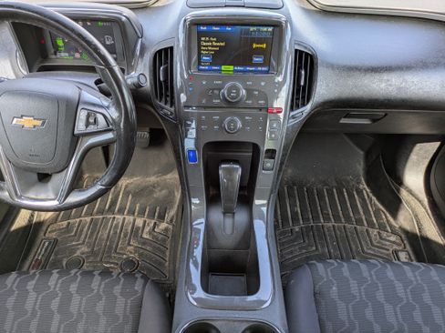 Used 2014 Chevrolet Volt FWD image 30
