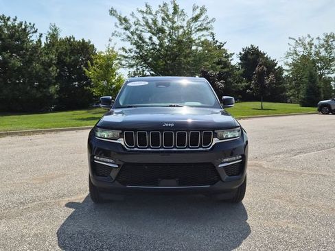 Used 2023 Jeep Grand Cherokee Limited AWD/4WD image 2
