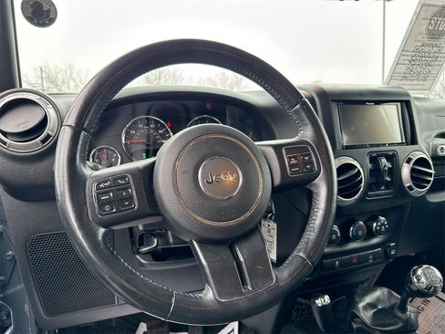 Used 2016 Jeep Wrangler Unlimited Sahara w/ Connectivity Group image 18