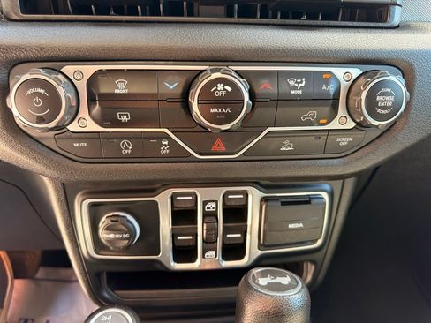 Used 2024 Jeep Wrangler Unlimited Sport AWD/4WD image 24