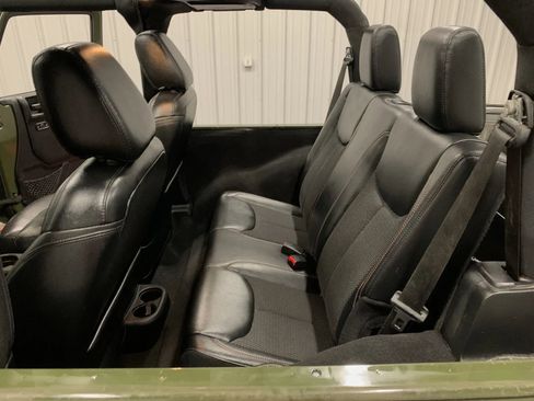 Used 2016 Jeep Wrangler Sahara image 38