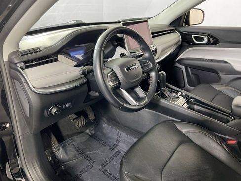 Used 2022 Jeep Compass Limited w/ Sun and Sound Group image 9