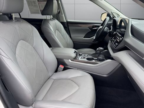 Used 2022 Toyota Highlander Platinum AWD/4WD image 17