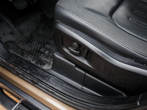 Used 2020 Land Rover Defender 110 SE image 14