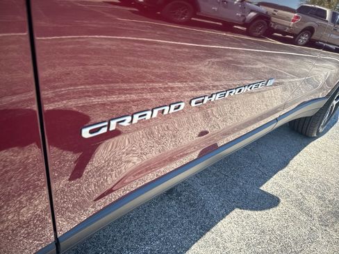 Used 2024 Jeep Grand Cherokee L Limited AWD/4WD image 47