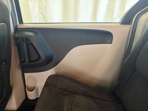 Used 2013 Dodge Grand Caravan SE FWD image 11