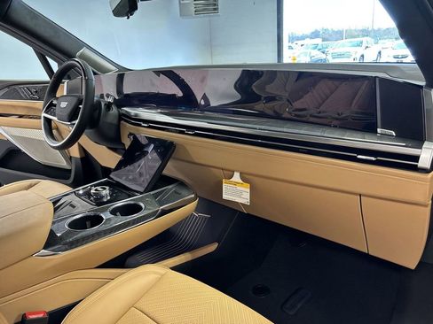 New 2025 Cadillac Escalade IQ Luxury 2 image 38