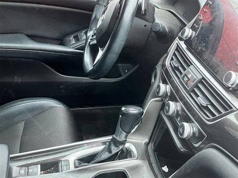 Used 2018 Honda Accord Sport image 5