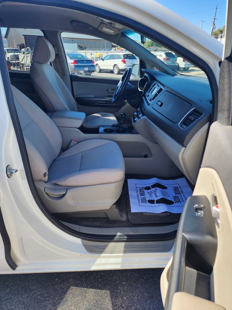 Used 2016 Kia Sedona LX w/ Option Group 020 FWD image 6