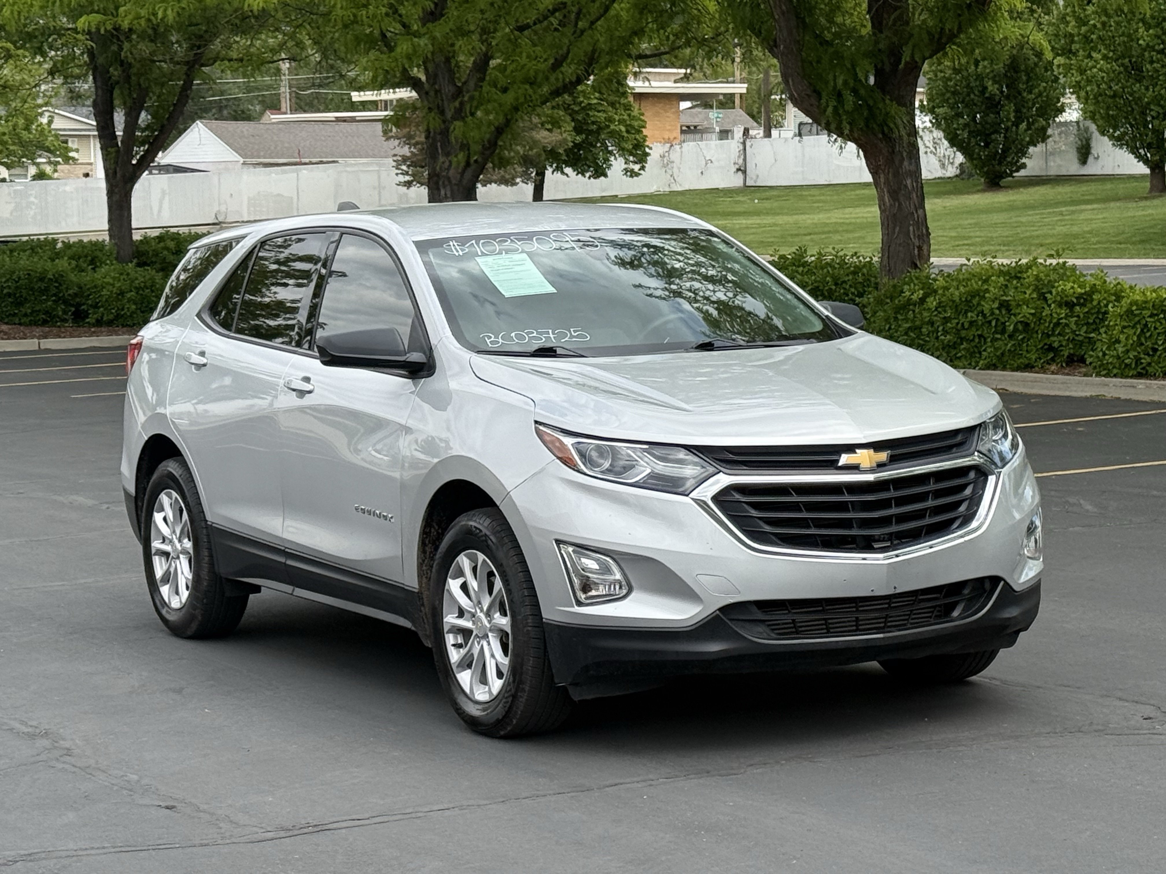 Used 2019 Chevrolet Equinox LS AWD/4WD image 2